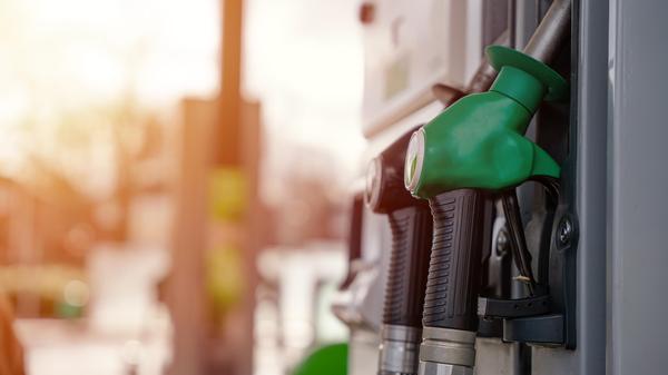 Pohonné hmoty v Česku dál zdražují, benzin se už dostal nad 40 korun za litr. Tak draho bylo naposled loni v říjnu
